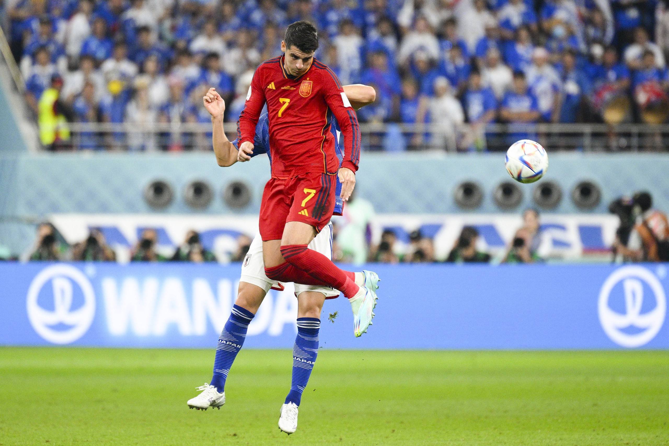 关于关键时刻中超传出新动向；葡萄牙体育更衣室发声；管理层表态——媒体盛赞；阵容厚度经受考验的信息-爱游戏娱乐