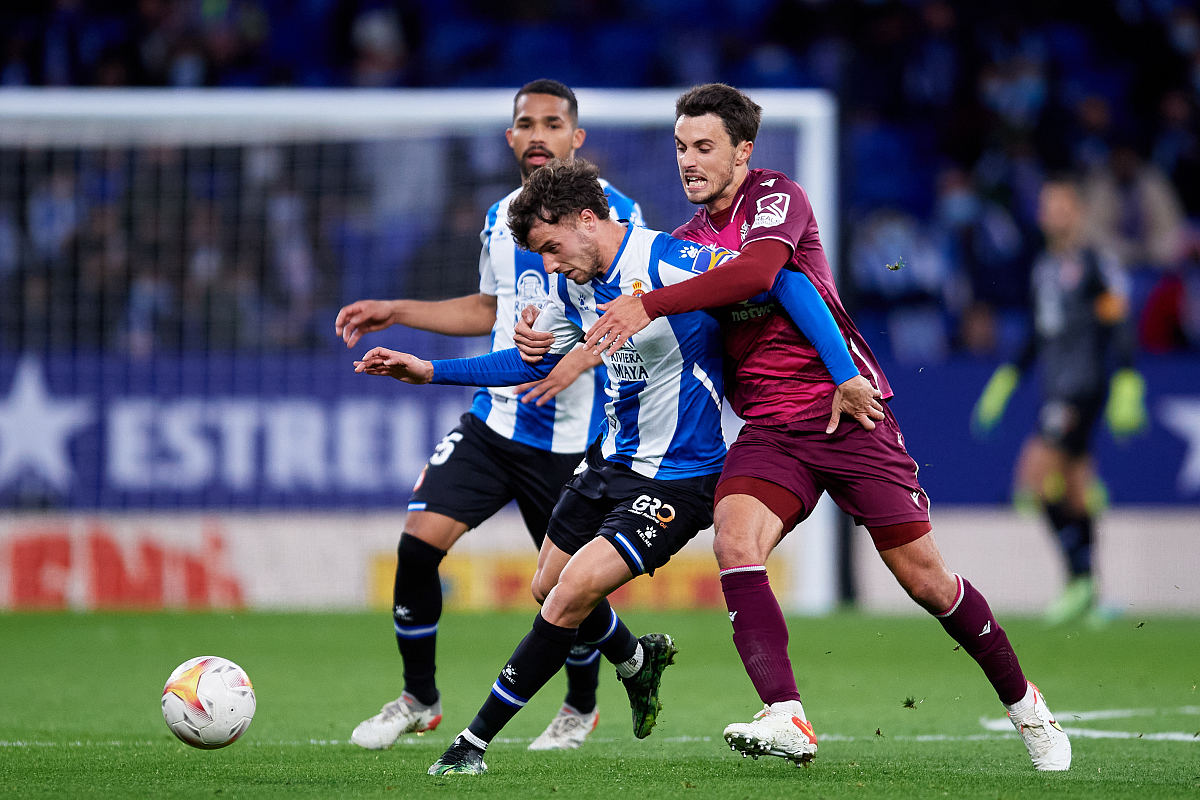 包含赛地聚焦：德甲转会期热度飙升，葡萄牙体育止住颓势，信心回归，训练强度明显提升的词条-爱游戏登录入口